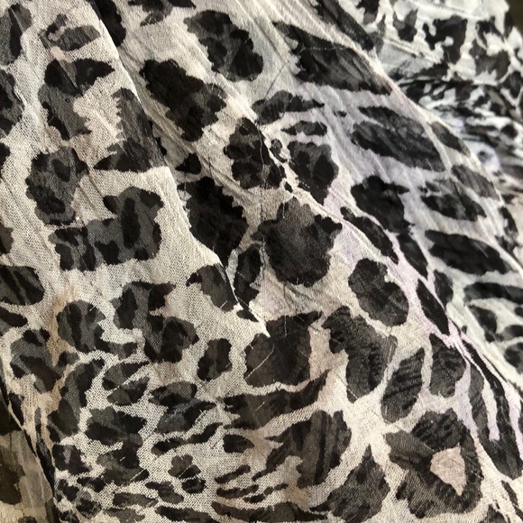 Cheetah scarf - Picture 6 of 6
